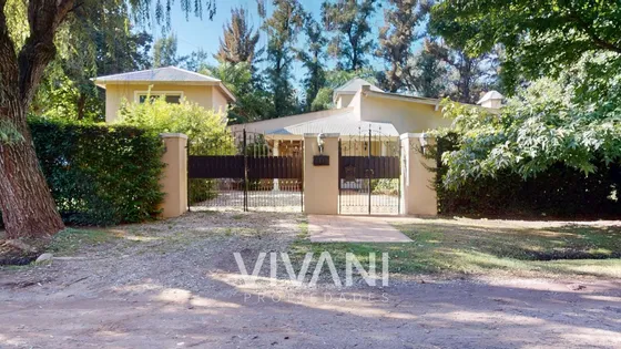 Casa Venta 425 E/ 135 Y 136. Villa Elisa 1170 M2