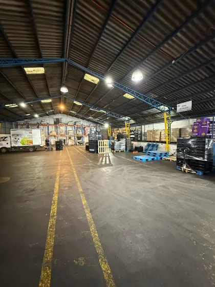 Galpón Comercial 1000 M2, Muy Bien Ubicado