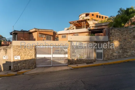 El Peñón, Colindando Con Parte Baja De Prados Del Este !! Hermosa, Moderna E Impecable Casa, 500 M2 Terreno, 327 M2 Construc., 4 Hab., 5 Baños, 5 Pe, Piscina, Tasca, Jardín. Calle Pública !!