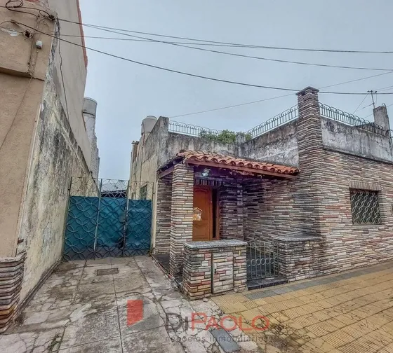Casa 3 Ambientes +depto + Galpon En Caseros