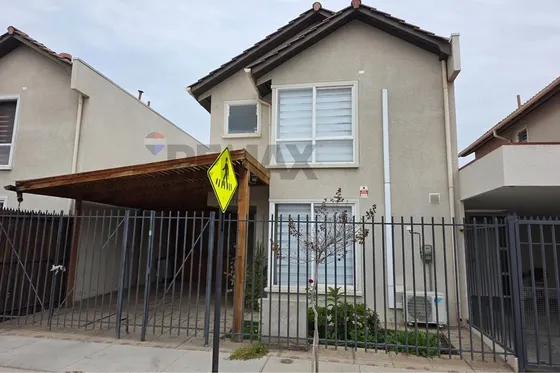 Se Vende Casa 3d-2b En Maipú