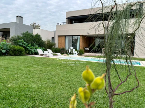 Increible Casa En Venta De 4 Dormitorios. Pileta. Barrio Santa Elena. Pilar.