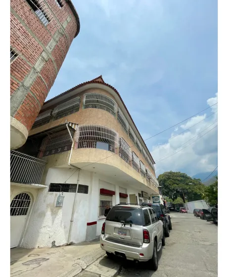 Venta De Aparto-quinta En Los Rosales