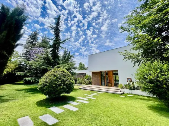 Moderno Hogar Con Excelente Conectividad (147155)