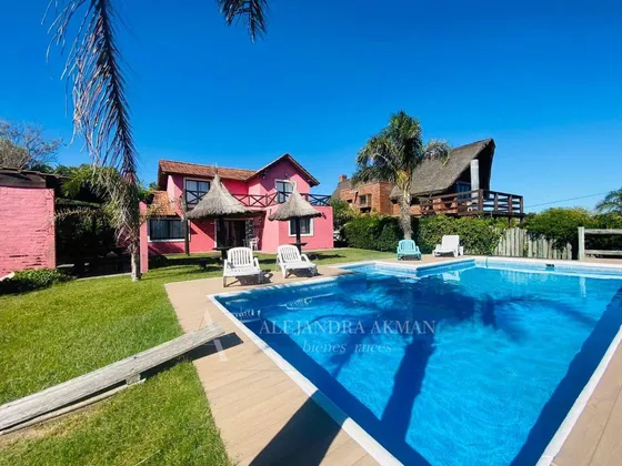 Casa Chalet  En Alq. Temporario En Tiotom, Punta Del Este, Punta Del Este / Maldonado