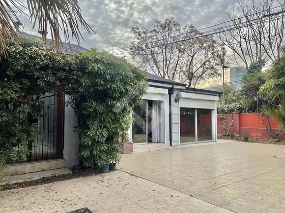Casa En Venta De 5 Dorm. En Las Condes 578 Mt2 De Terreno 