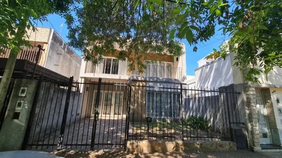 Venta  Casa  En Dos Plantas - 3 Dormitorios  Callao 3300