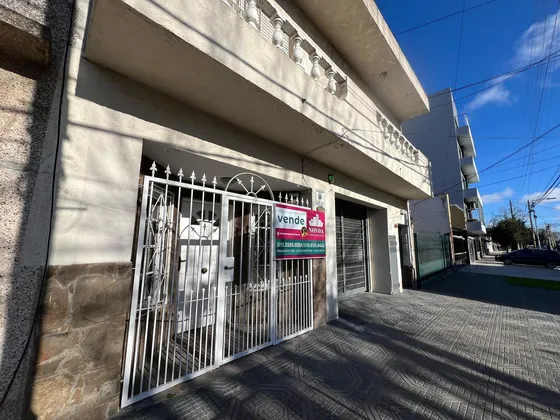 Ph De 5 Ambientes Con Dos Cocheras En Venta En El Centro De Wilde