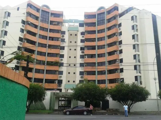 Vende Apto,mañongo, Res. Portal De Mañongo I. 99mtr2, 3hab, 3 Baños, 2 Ptos , Frente Al Sambil