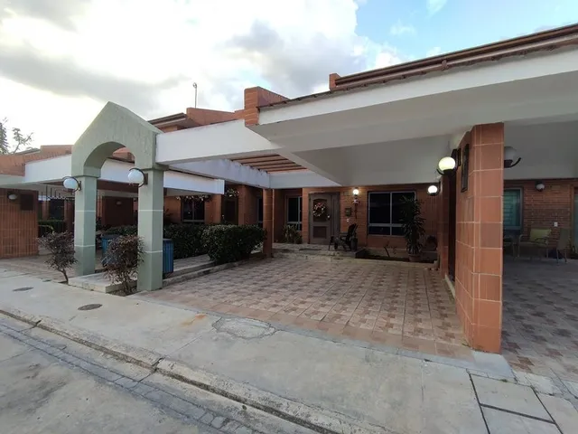 Se Vende Townhouse Mañongo Naguanagua Atth-286