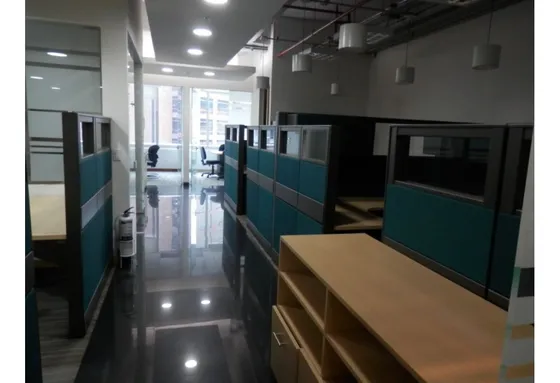 Oficina Semiamoblada En Arriendo, Santa Barbara, Edificio Inteligente 