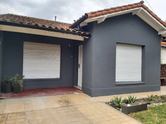 Casa En Venta Don Torcuato 4 Amb  Reciclada A Nuevo Acepta Permuta