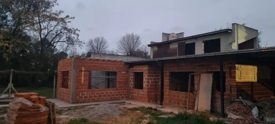 Venta De Casa Amplia Y Amplio Parque En Barrio Links 