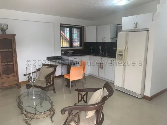 Anexo En Alquiler En Clnas. De Bello Monte Con Cocina Totalmente Equipada