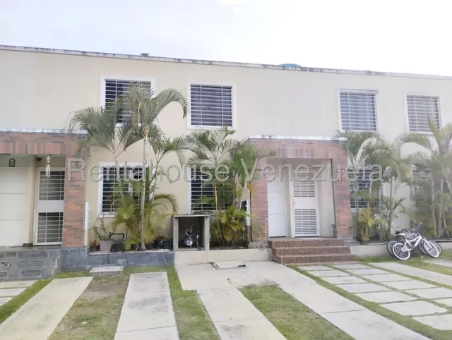 Manuel Perez Alquila Town House En Caminos De Tarabana, Cabudare 25-9980
