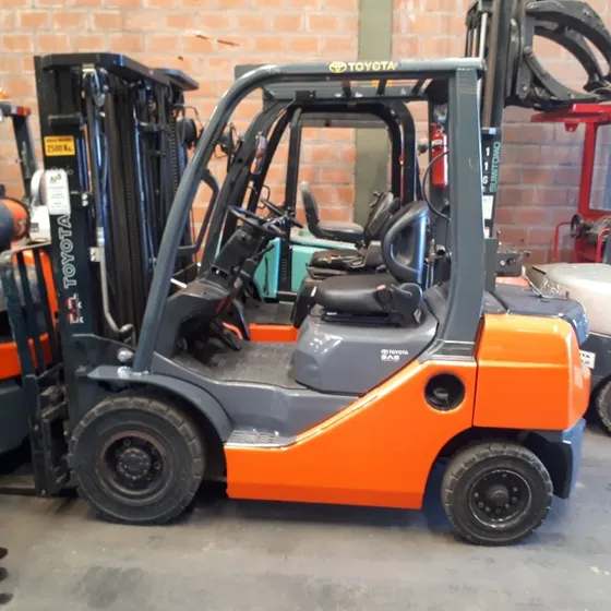 Autoelevador Toyota 2500 Kg  Serie 8  Eleva 4,7 Mts Desplaza