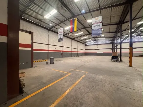 Ec Vende Galpón En La Zona Industrial Castillito
