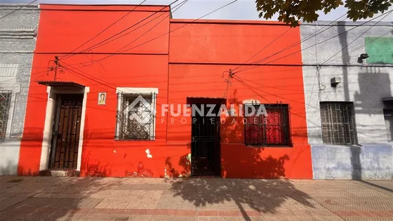 Casa En Venta De 2 Dorm. En Santiago