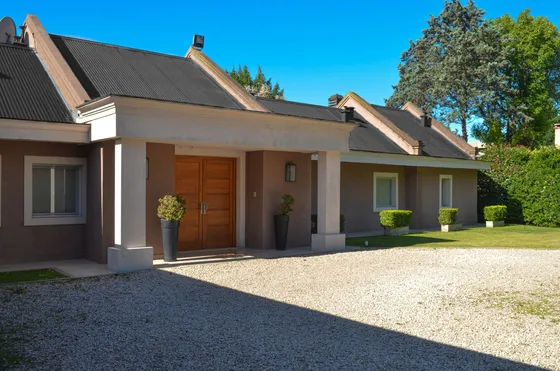 Casa En Venta. Club De Campo Los Pingüinos