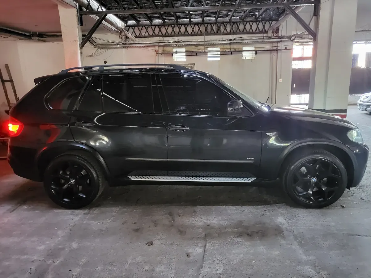 BMW X5 4.8 Is Premium Stept