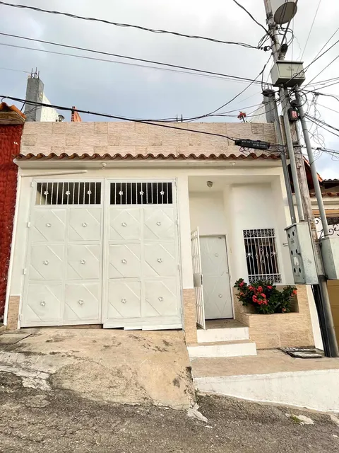 Amr Vende Casa De Dos Habitaciones En La Rotaria