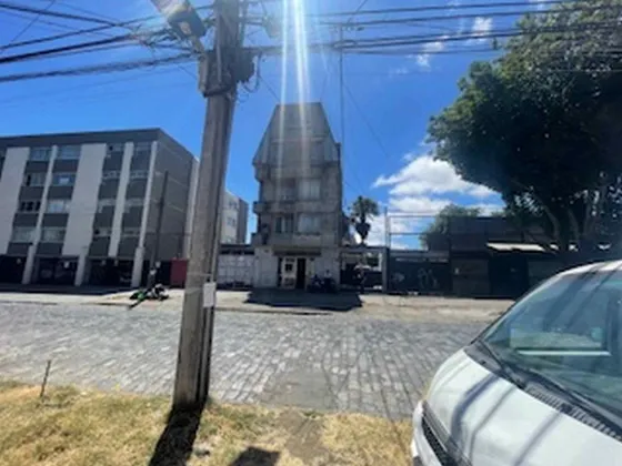 Calle Brasil Local Y Dpto