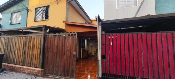Casa En Venta De 4 Dorm. En Quilicura