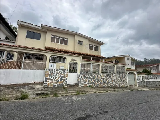 Se Vende Casa 404m² 5h+1s/5b+1s/4e Los Salias Urb Los Castores