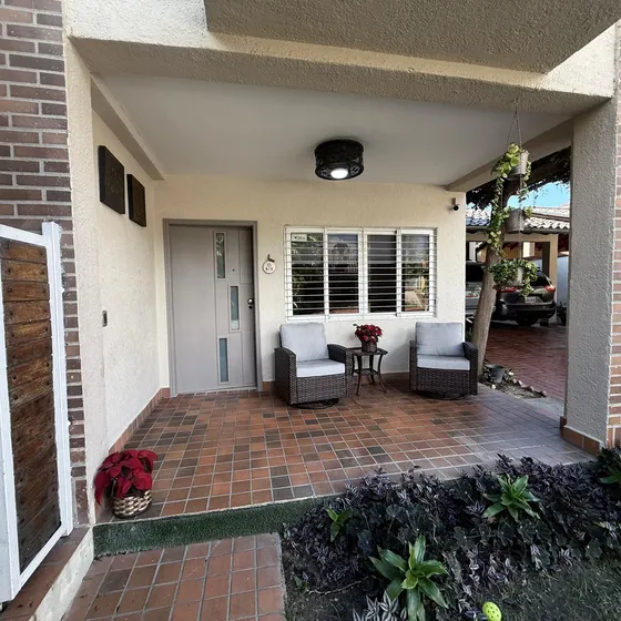 Sky Group Elite Vende Imponente Villa En Esquina Totalmente Amoblada, Ir