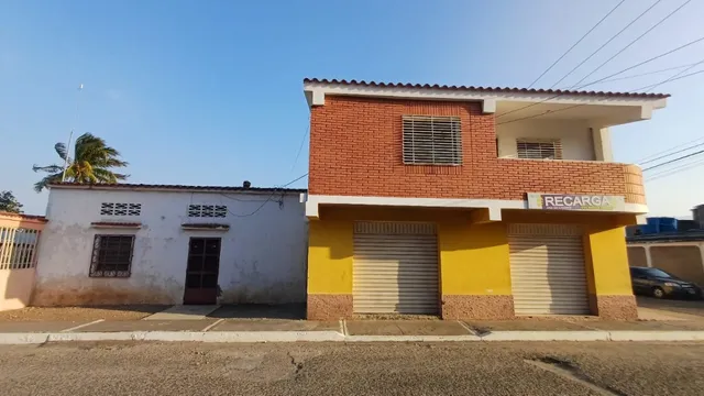 Raúl Gutiérrez, Vende Terreno 270m2 Con Casa, Apartamento Y Locales, Chivacoa Mls #25-14390