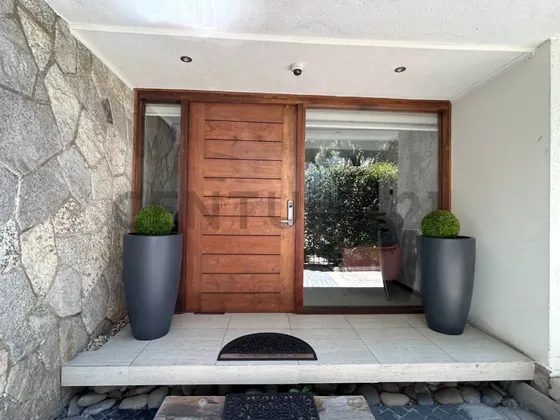 Venta Hermosa Casa En Venta En Cerro Castillo.