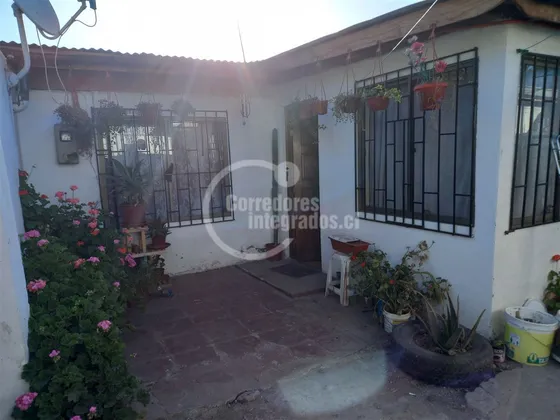 Casa En Venta De 4 Dorm. En San Joaquín