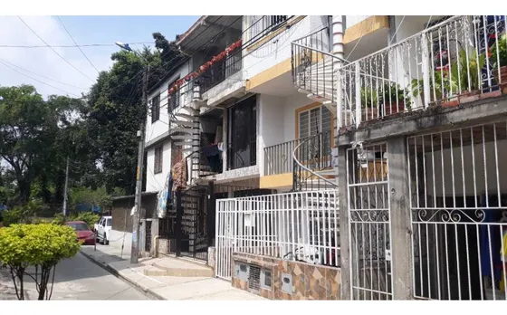 Casa Para Venta Sur De Cali Cidad Cordoba  3 Pisos