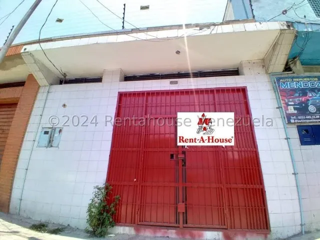 Mayra Lara Rah Vende Amplio Local Comercial En Pleno Centro De Barquisimeto, 154mts2, 1 Baño, Deposito, Zona Altamente Comercial, A Pie De Calle