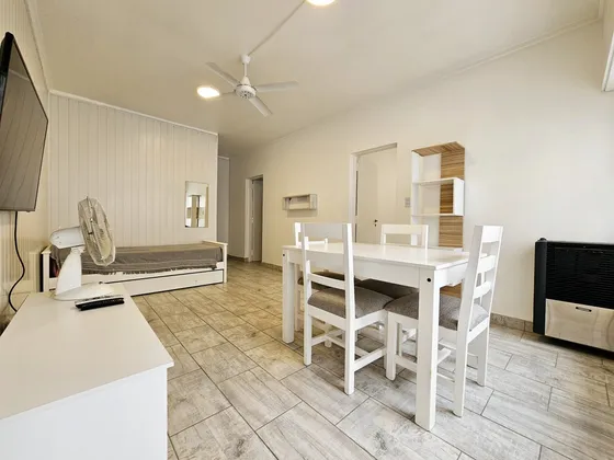 Departamento 2 Ambientes Con Patio Y Parrilla Zona Cercana A Paseo Aldrey / Guemes