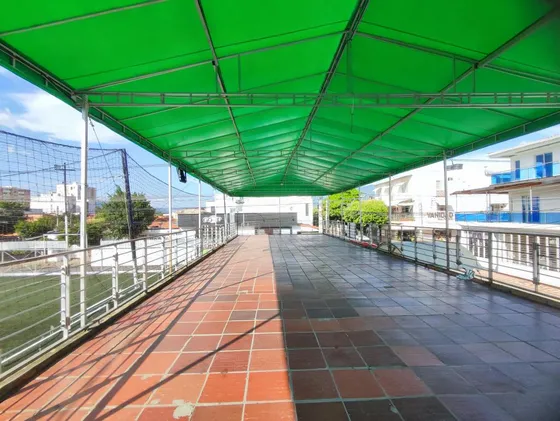 Local En Arriendo En Prados Del Este. Cod A28347