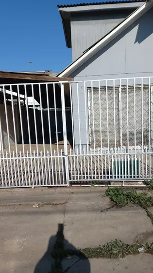 Casa Con Buena Ubicación. Cercana A Supermercados Y Colegios