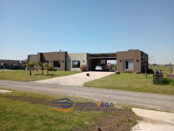 Casa En Venta Y/o Alquiler Comarcas De Lujan, Barrio San Roque