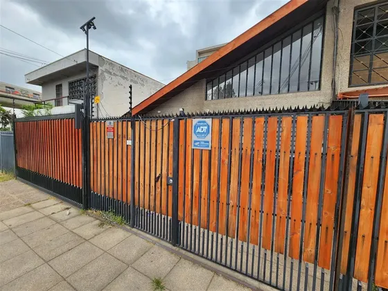 Casa En Venta De 3 Dorm. Comercial En La Florida