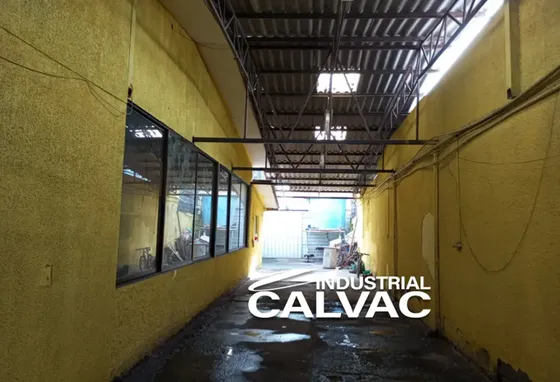 Venta De Propiedad Comercial Con Galpón En Recoleta