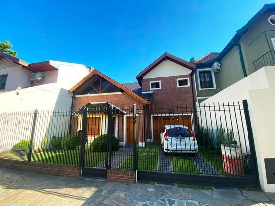 Casa En  Temperley En Venta 3 Dorm Piscina Gge 3 Autos