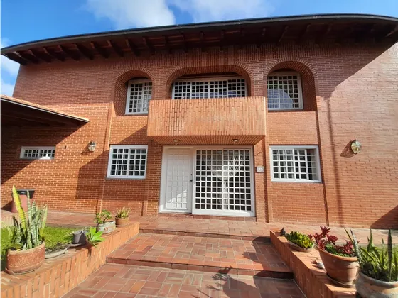 Lomas De La Lagunita. Venta  casa  700mts2 / 7hab / 8b / 7e 