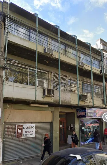 Oficina Céntrica, Ubicada En Planta Baja.