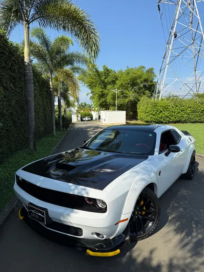 Dodge Challenger 6.4 Srt