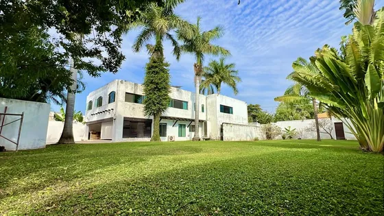 Casa En Venta En Col. México Nte Con Amplio Terreno, 3 Hab, Alberca Y Paneles