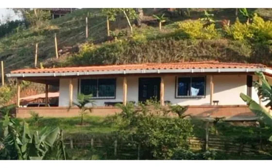Arriendo Casa Campestre El Peñol, Vereda Chiquinquirá, Antioquia