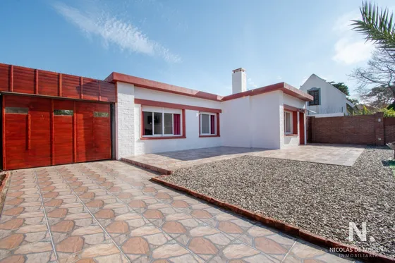 Excelente Casa En Venta Ubicada A 200 Metros Del Mar.