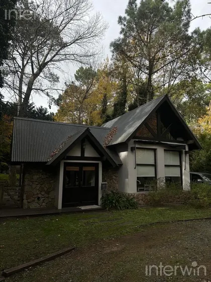 Casa - 4 Ambientes Con Jardin - Carilo - Venta