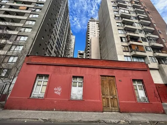 Casa En Arriendo De 10 Dorm. En Santiago