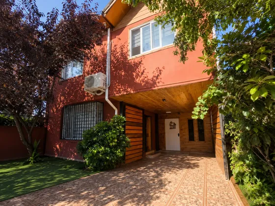 Cómoda Casa De 3 Dormitorios Y 2 Baños En Conavicoop, Curicó